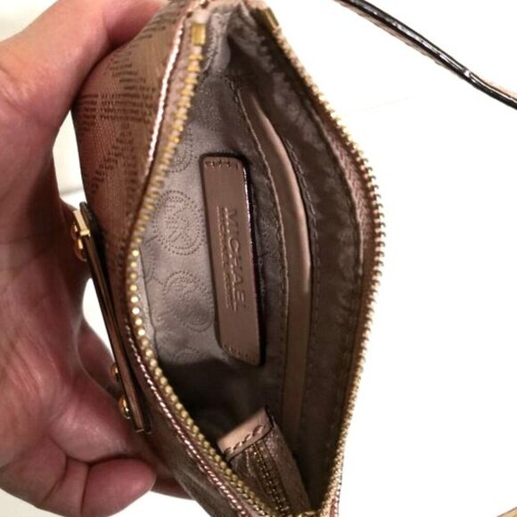 NWOT Michael Kors Monogram Jet Set Wristlet Rose Gold Color 5.75"Lx4"H - Picture 5 of 6